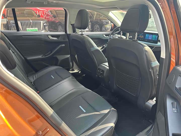 Фото 13 - Ford Focus