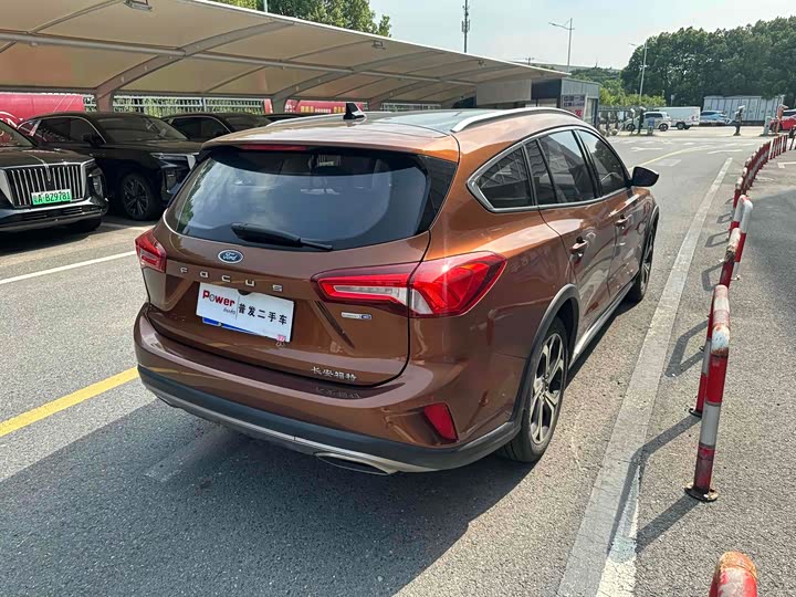 Фото 14 - Ford Focus