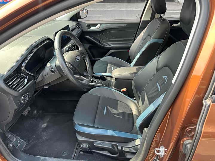 Фото 4 - Ford Focus