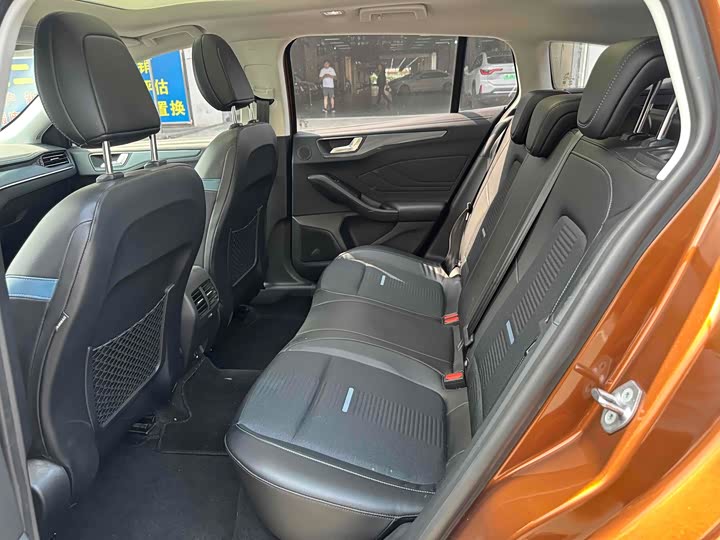 Фото 7 - Ford Focus