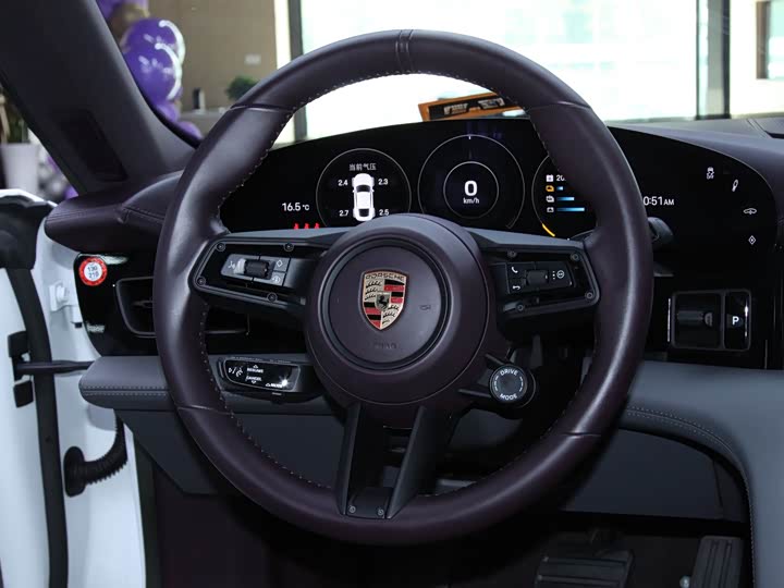 Фото 10 - Porsche Taycan