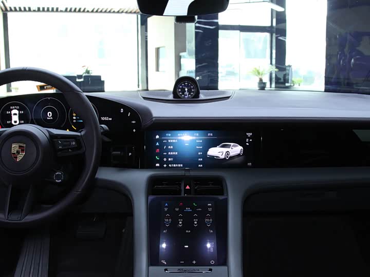 Фото 11 - Porsche Taycan