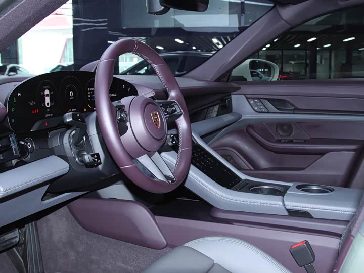 Фото 12 - Porsche Taycan