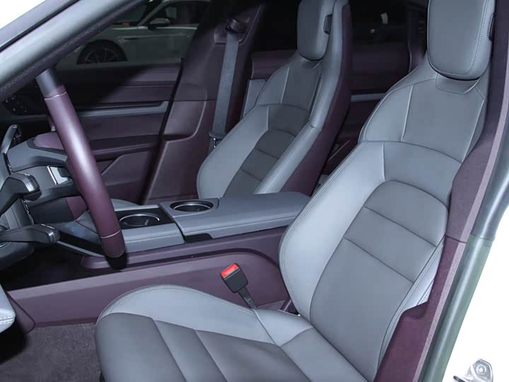 Фото 14 - Porsche Taycan