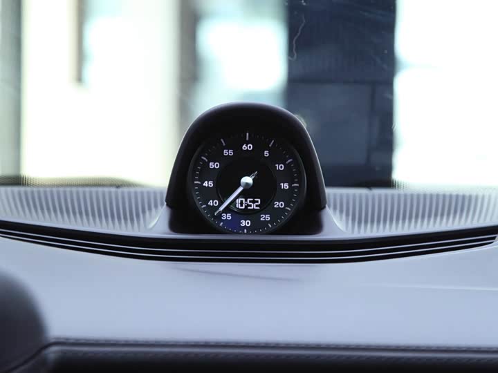 Фото 18 - Porsche Taycan