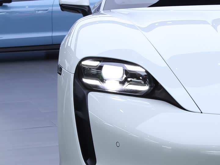 Фото 3 - Porsche Taycan