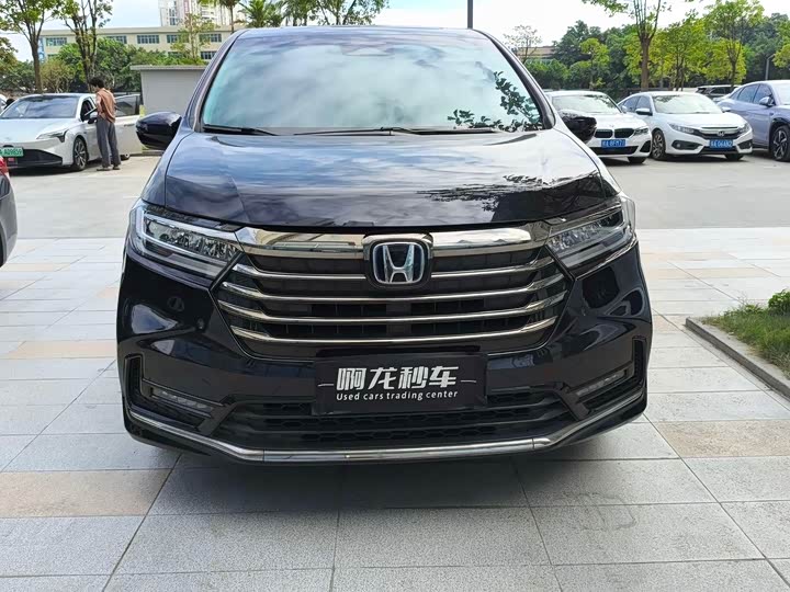 Фото 2 - Honda Odyssey