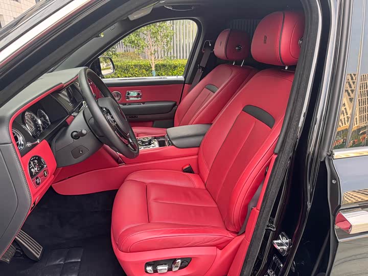 Фото 10 - Rolls-Royce Cullinan