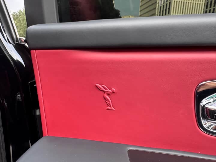 Фото 13 - Rolls-Royce Cullinan