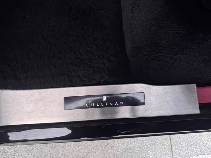 Фото 14 - Rolls-Royce Cullinan