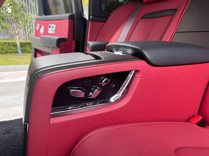 Фото 22 - Rolls-Royce Cullinan