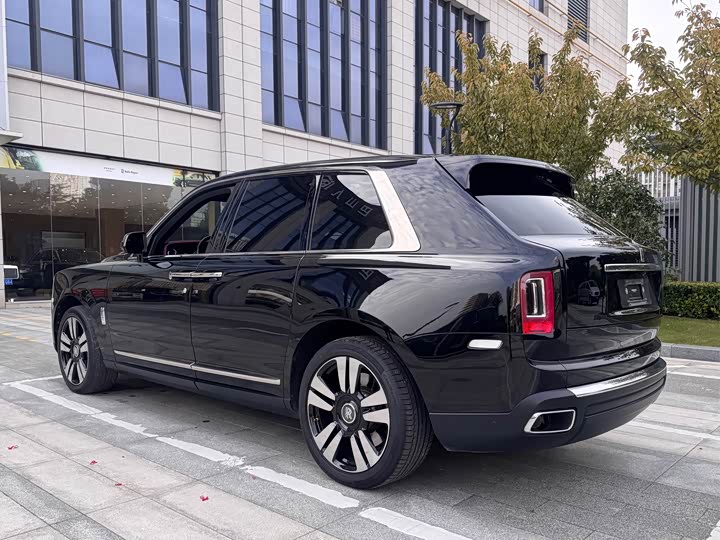 Фото 4 - Rolls-Royce Cullinan