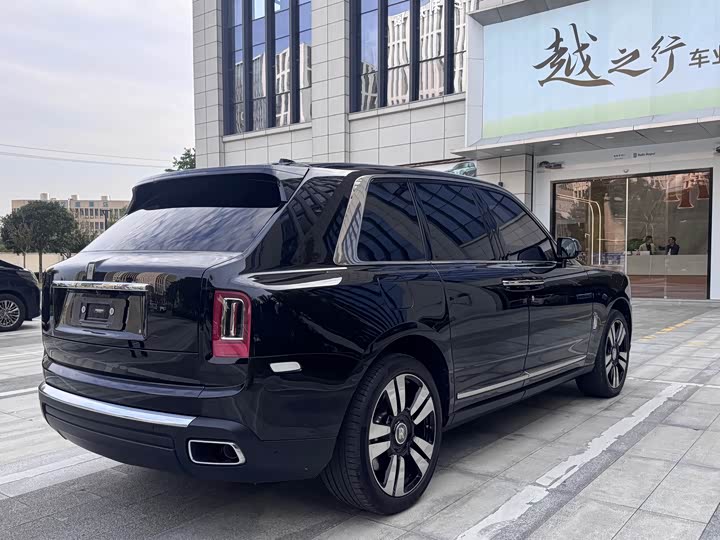 Фото 6 - Rolls-Royce Cullinan
