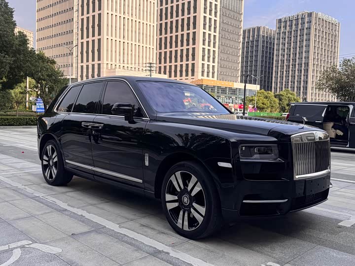 Фото 8 - Rolls-Royce Cullinan