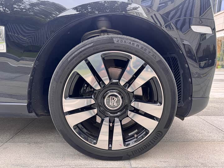 Фото 9 - Rolls-Royce Cullinan