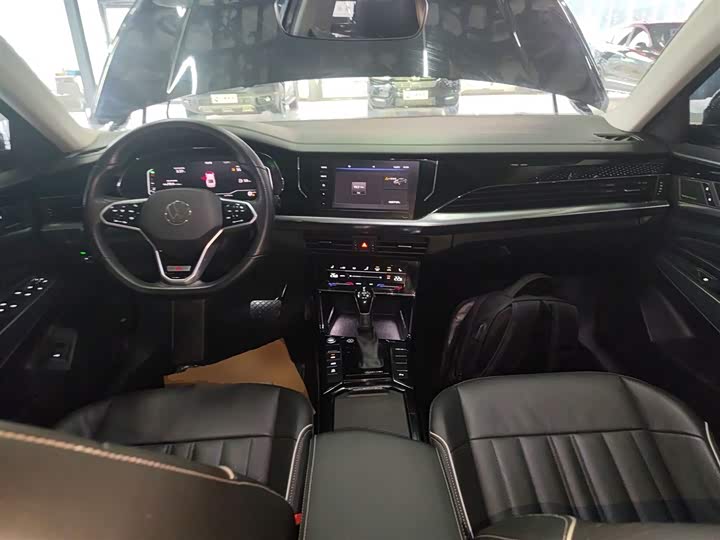 Фото 13 - Volkswagen Passat