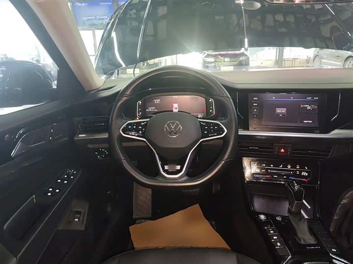 Фото 14 - Volkswagen Passat