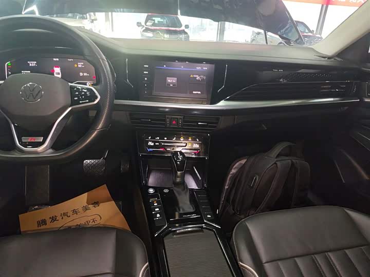 Фото 16 - Volkswagen Passat