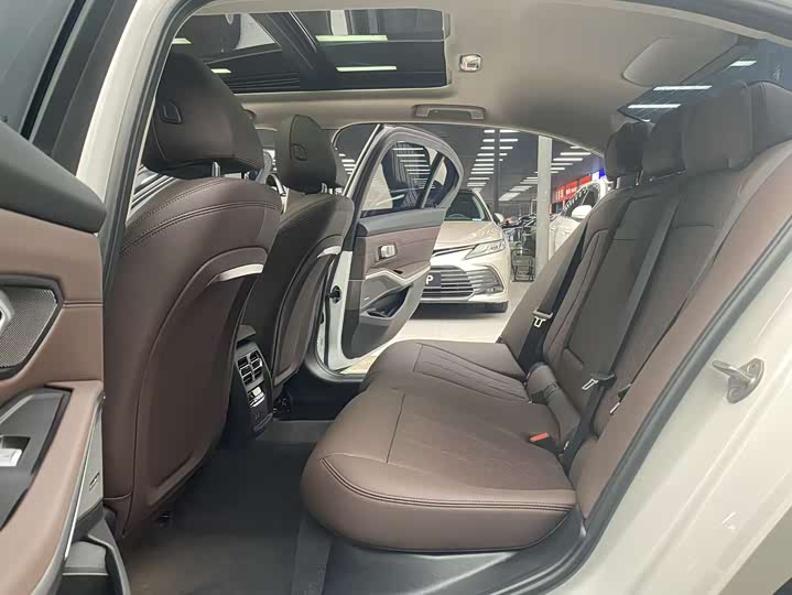 Фото 10 - BMW 3 Series