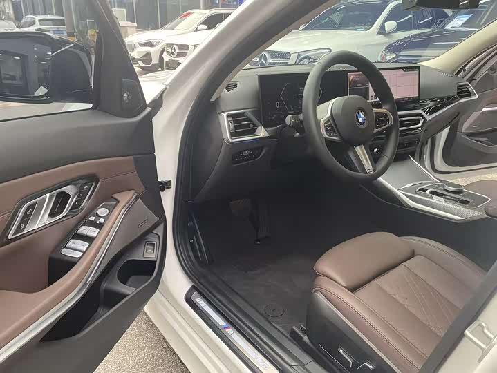 Фото 16 - BMW 3 Series