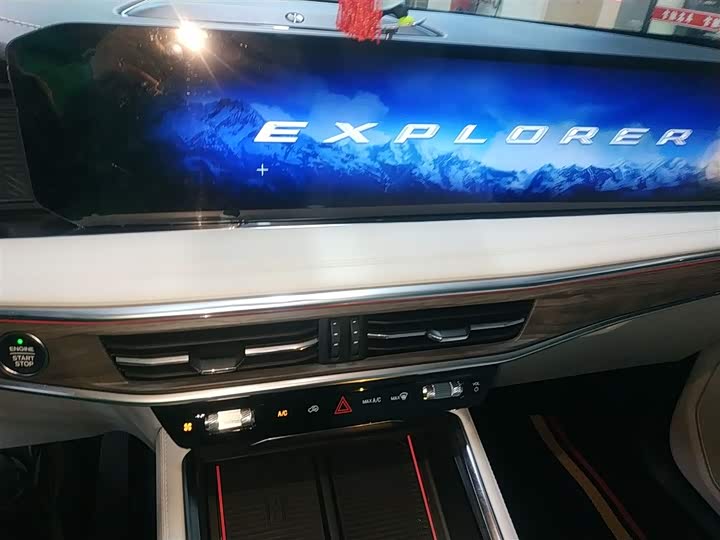 Фото 13 - Ford Explorer