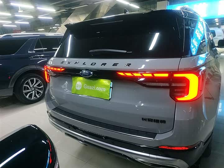 Фото 6 - Ford Explorer