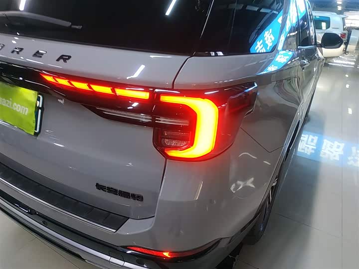 Фото 8 - Ford Explorer