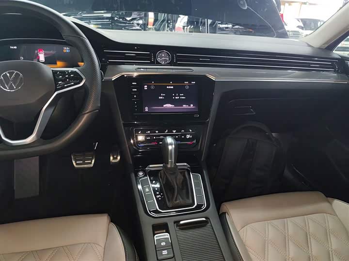 Фото 13 - Volkswagen Magotan