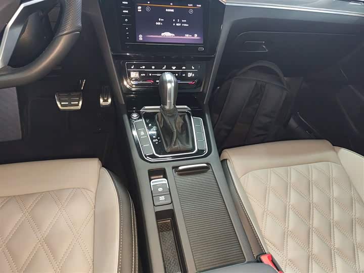 Фото 14 - Volkswagen Magotan