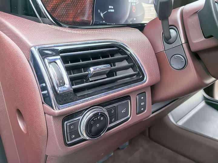 Фото 14 - Lincoln Navigator