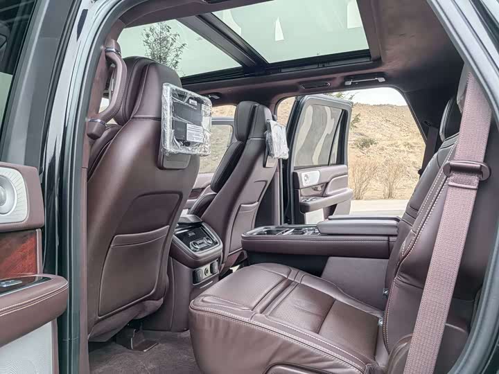 Фото 15 - Lincoln Navigator