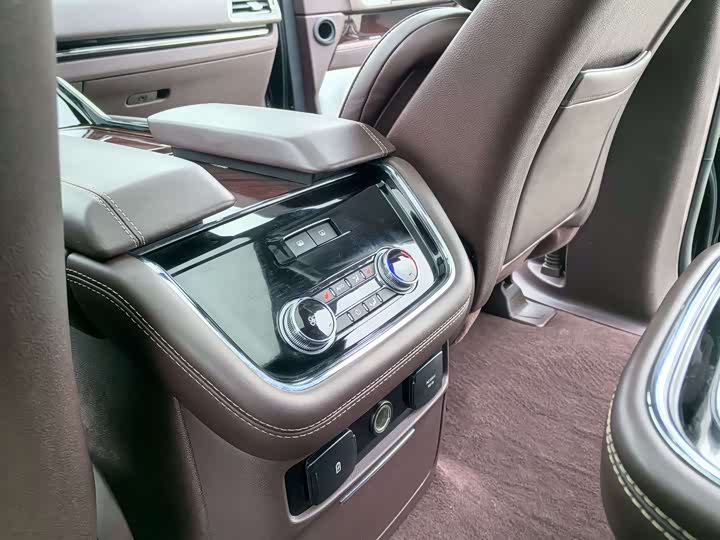 Фото 17 - Lincoln Navigator