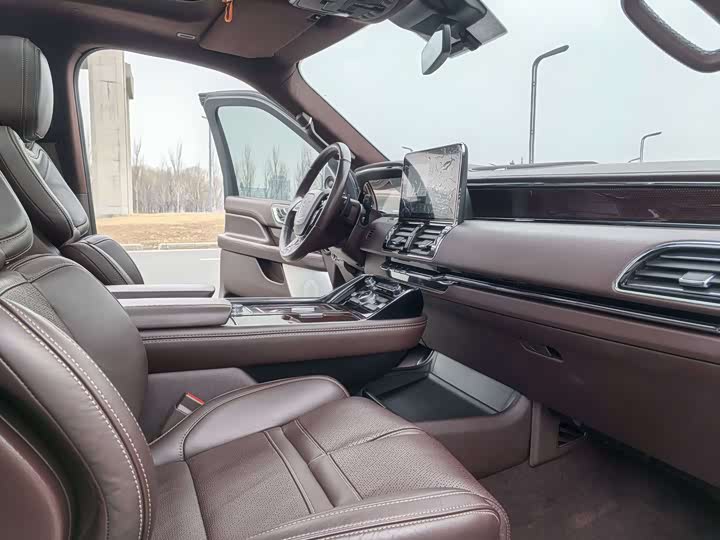 Фото 18 - Lincoln Navigator