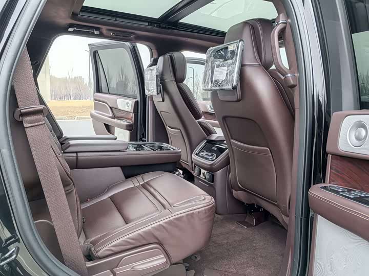 Фото 19 - Lincoln Navigator