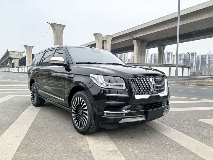 Фото 3 - Lincoln Navigator