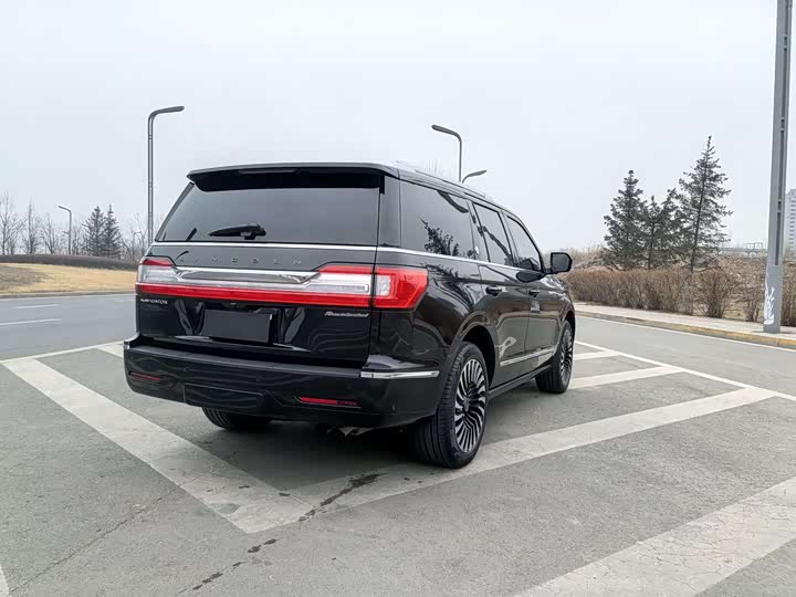 Фото 5 - Lincoln Navigator