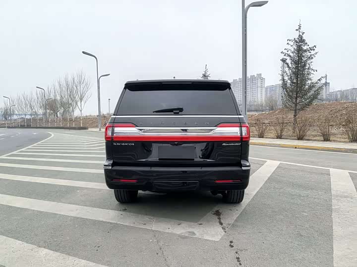 Фото 6 - Lincoln Navigator