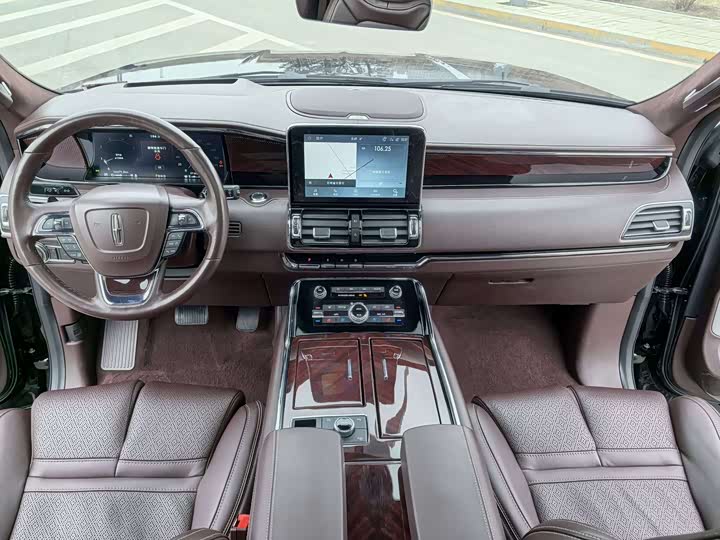 Фото 7 - Lincoln Navigator