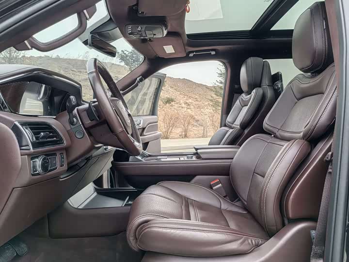 Фото 9 - Lincoln Navigator