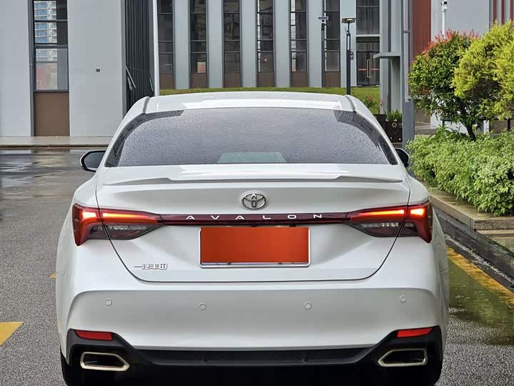 Фото 6 - Toyota Avalon