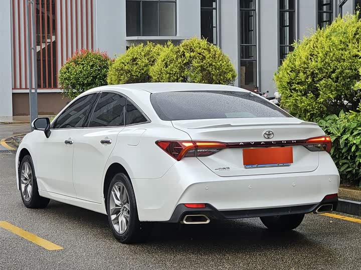 Фото 7 - Toyota Avalon