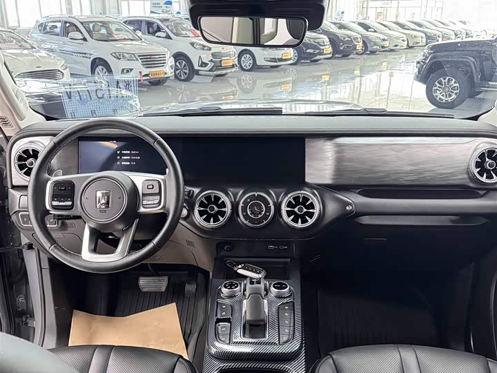 Фото 6 - Tank 300