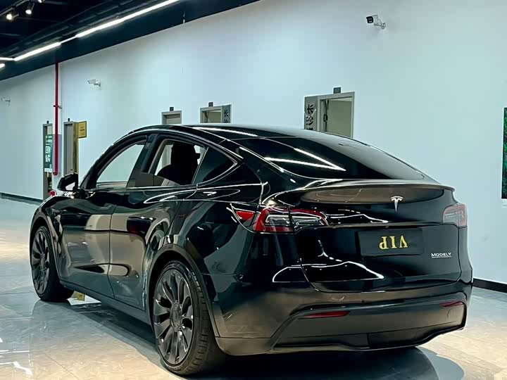 Фото 6 - Tesla Model Y