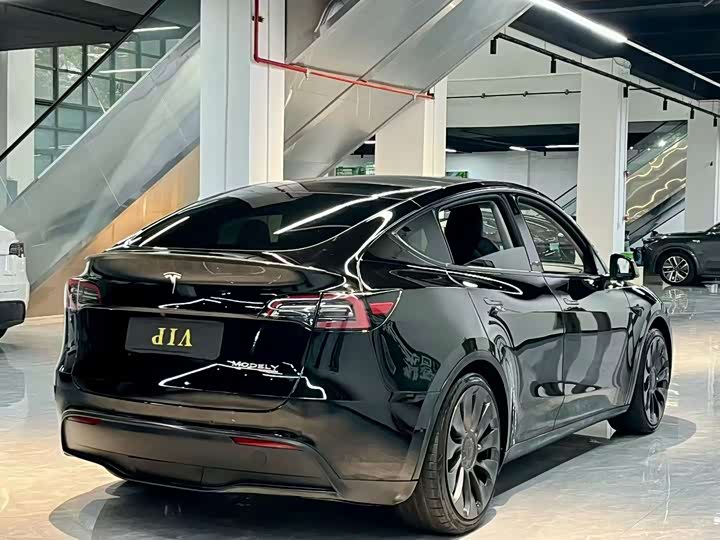 Фото 8 - Tesla Model Y