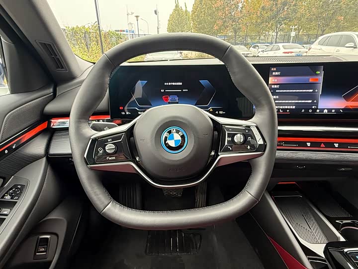 Фото 16 - BMW i5