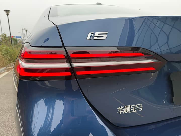 Фото 19 - BMW i5