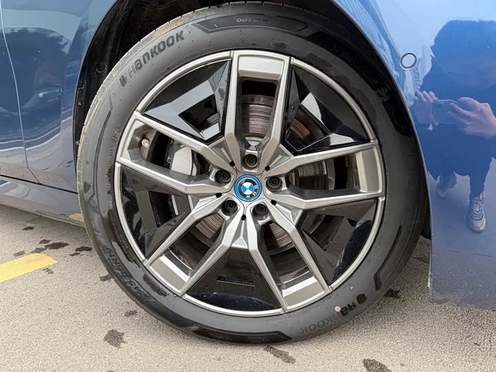 Фото 21 - BMW i5