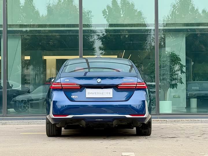 Фото 24 - BMW i5