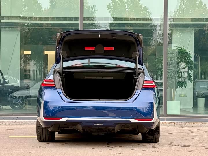 Фото 25 - BMW i5