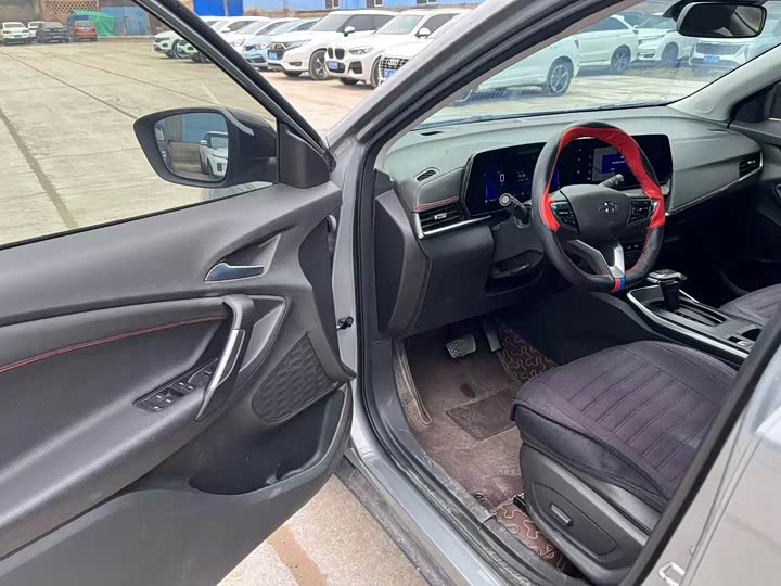 Фото 2 - Chevrolet Tracker